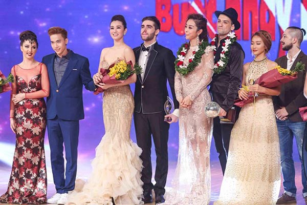 Sự cố hy hữu trong đêm chung kết Hoa hậu Việt Nam - Ảnh 4.