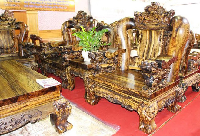 Bàn ghế ngàn tuổi, nặng gần chục tấn giá bạc tỷ của đại gia Việt - Ảnh 2.
