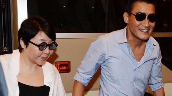 Những sao nam đình đám vẫn chung tình dù vợ xấu - Ảnh 10. Những sao nam đình đám vẫn chung tình dù vợ xấu - Ảnh 10.