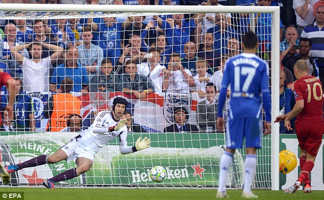 Cech: Vượt qua tử thần, đội mũ bảo hiểm và trở thành huyền thoại - Ảnh 10.