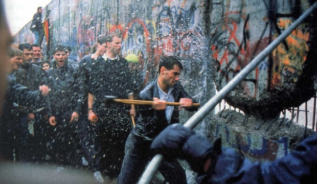 Bức tường Berlin (Đức): Căng như dây đàn, nguy cơ chiến tranh! - Ảnh 2.