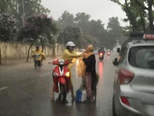 Không lấy tiền của người phụ nữ mù, tài xế nhận cái kết bất ngờ - Ảnh 3.