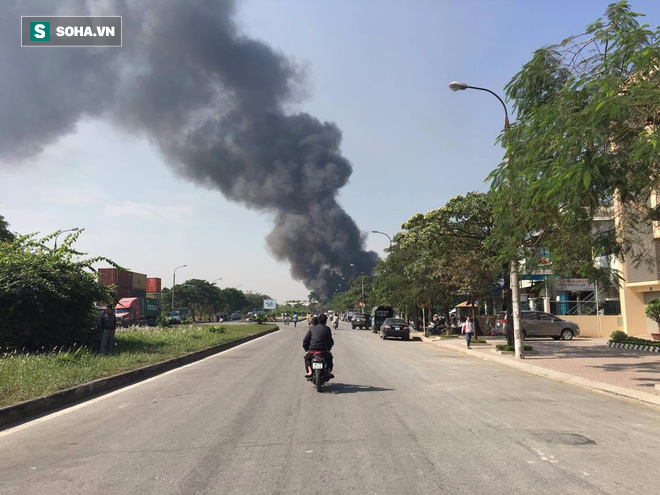 Cháy lớn ở khu công nghiệp Ngọc Hồi, nhiều người hoảng loạn bỏ chạy - Ảnh 23.