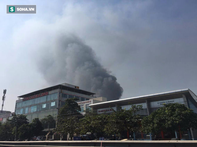 Cháy lớn ở khu công nghiệp Ngọc Hồi, nhiều người hoảng loạn bỏ chạy - Ảnh 24.