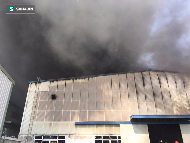 Cháy lớn ở khu công nghiệp Ngọc Hồi, nhiều người hoảng loạn bỏ chạy - Ảnh 19.