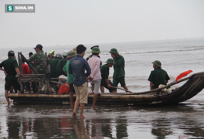 Cận cảnh cá voi khủng nổi trên biển ở Nghệ An - Ảnh 14.