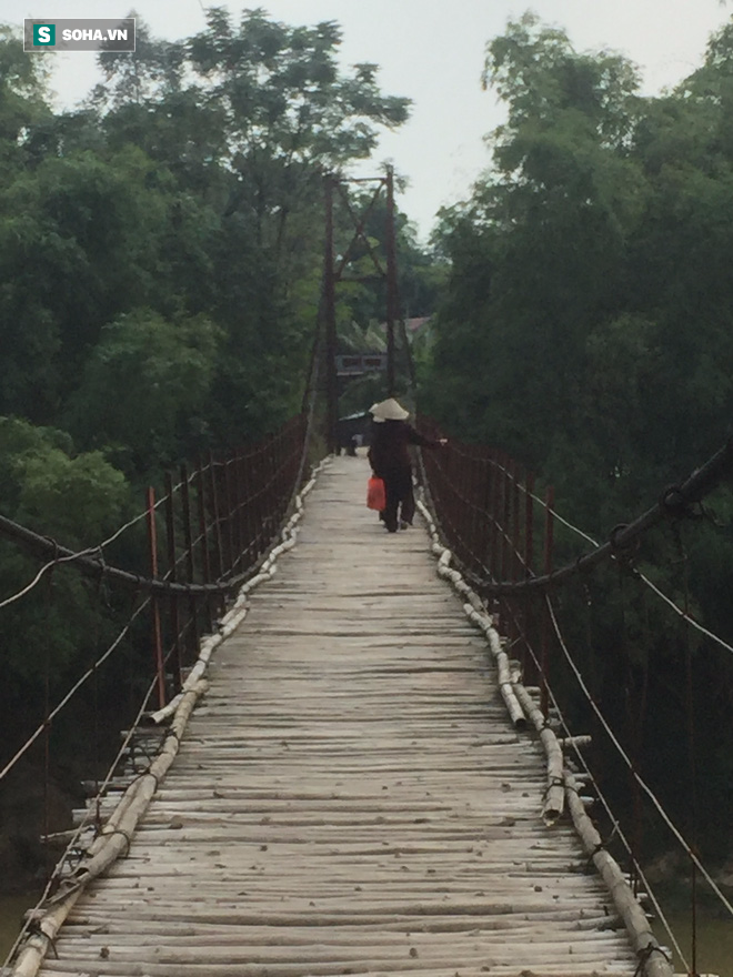 Run rẩy đi qua “cây cầu dành cho người thích cảm giác mạnh” ở Thái Nguyên - Ảnh 10.