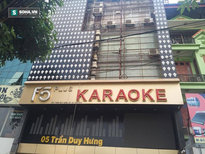 Hàng loạt quán karaoke tháo dỡ biển sau vụ cháy khiến 13 người chết - Ảnh 8.