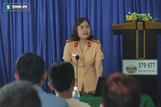 CSGT Đà Nẵng đứng lớp dạy đạo đức cho tài xế - Ảnh 2.