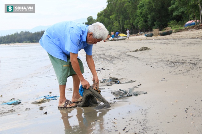 Cụ ông 70 tuổi và hành động lạ lùng ở bãi biển Đà Nẵng - Ảnh 3.