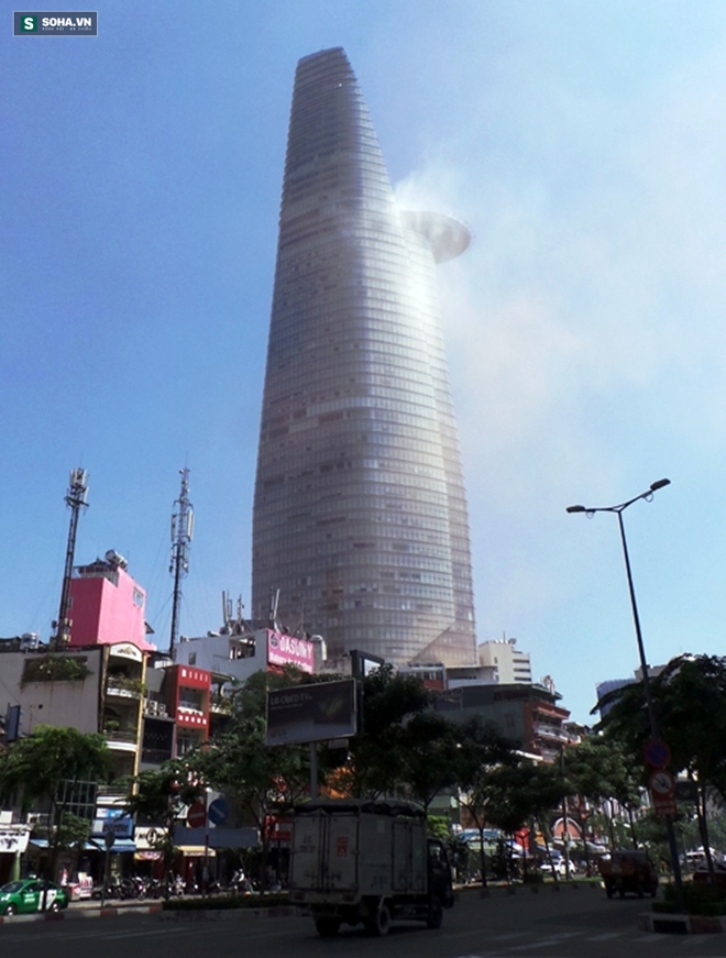 [ẢNH] Di tản 2.000 người trong tòa nhà cao nhất Sài Gòn khi cháy lớn - Ảnh 1.