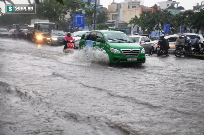 Người Sài Gòn gồng mình trong dòng sông giữa phố - Ảnh 3.