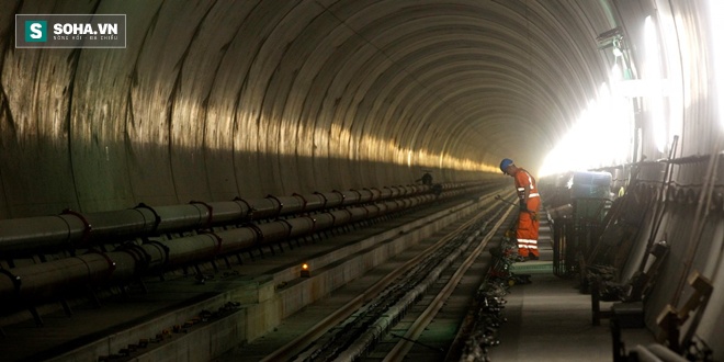 Khám phá đường hầm xe lửa dài nhất và sâu nhất thế giới - Ảnh 1.