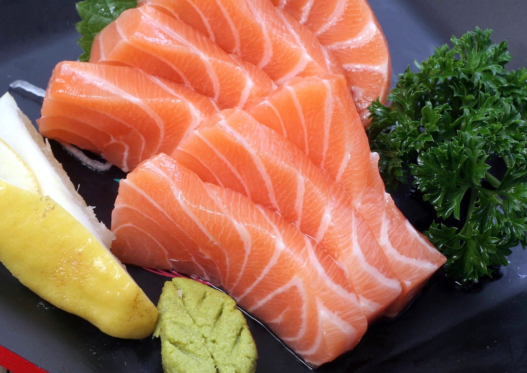 C&aacute; hồi nu&ocirc;i l&agrave; thực phẩm độc hại nhất thế giới? - Ảnh 3.