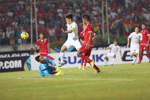 Thắng trong ngập tràn cảm xúc, Việt Nam khởi đầu đẹp ở AFF Cup - Ảnh 3.