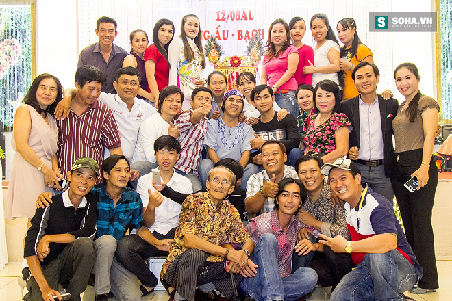 Cận cảnh tiệc giỗ Tổ của nghệ sĩ nghèo trong showbiz Việt - Ảnh 3.