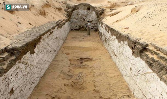 Phát hiện ký tự lạ niên đại 3800 năm gần hầm mộ pharaoh ở Ai Cập - Ảnh 1.