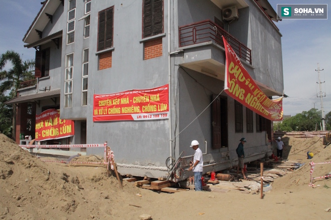 Quá trình di chuyển căn nhà nặng 800 tấn lùi xa 35m ở Nghệ An - Ảnh 10.