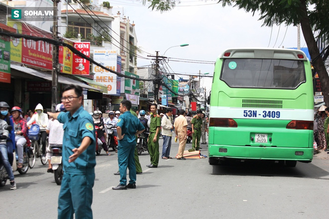 Người phụ nữ bán khoai lang tử vong sau va chạm xe buýt - Ảnh 3.