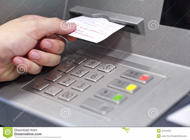 Nguy hiểm chết người từ tờ biên lai ATM vô hại! - Ảnh 2.