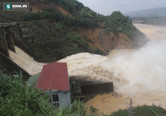 PGĐ thuỷ điện Hố Hô: Chúng tôi không xả bất ngờ. Do trời mưa lớn - Ảnh 7.