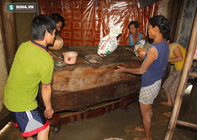 4 ngày lênh đênh trong lũ, họ cho gì thì chúng tôi ăn cái đó! - Ảnh 4.