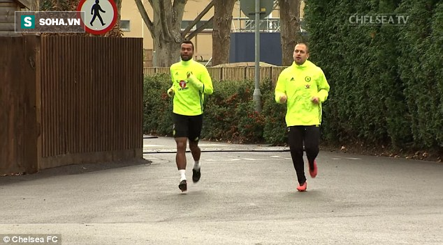 Chelsea tặng fan quà Giáng sinh sớm mang tên Cole - Ảnh 1.