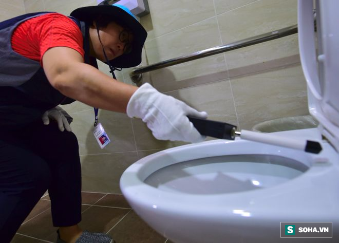 Bạn đang tìm kiếm một nơi vệ sinh sạch sẽ và tiện nghi? Hình ảnh về nhà vệ sinh nữ Hàn Quốc sẽ khiến bạn hài lòng với thiết kế hiện đại và đầy đủ tiện nghi.
