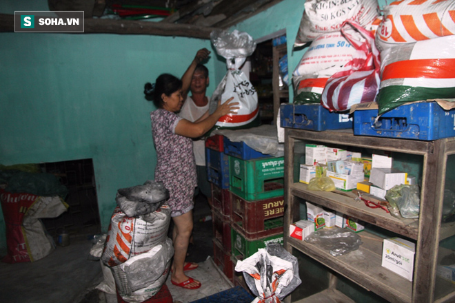 Hàng nghìn ngôi nhà đã bị lũ nhấn chìm ở  các tỉnh từ Thừa Thiên Huế đến Khánh Hòa - Ảnh 4.