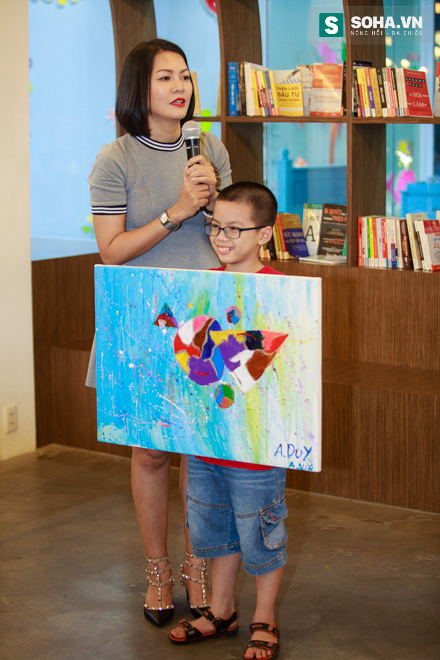 Diễn viên Hoàng Xuân mua tranh ủng hộ quỹ Thiện Nhân - Ảnh 4.