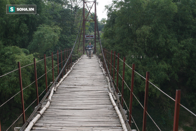 Run rẩy đi qua “cây cầu dành cho người thích cảm giác mạnh” ở Thái Nguyên - Ảnh 12.