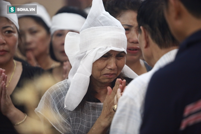 Trong tang lễ Hán Văn Tình, có một phụ nữ rất đặc biệt! - Ảnh 5.