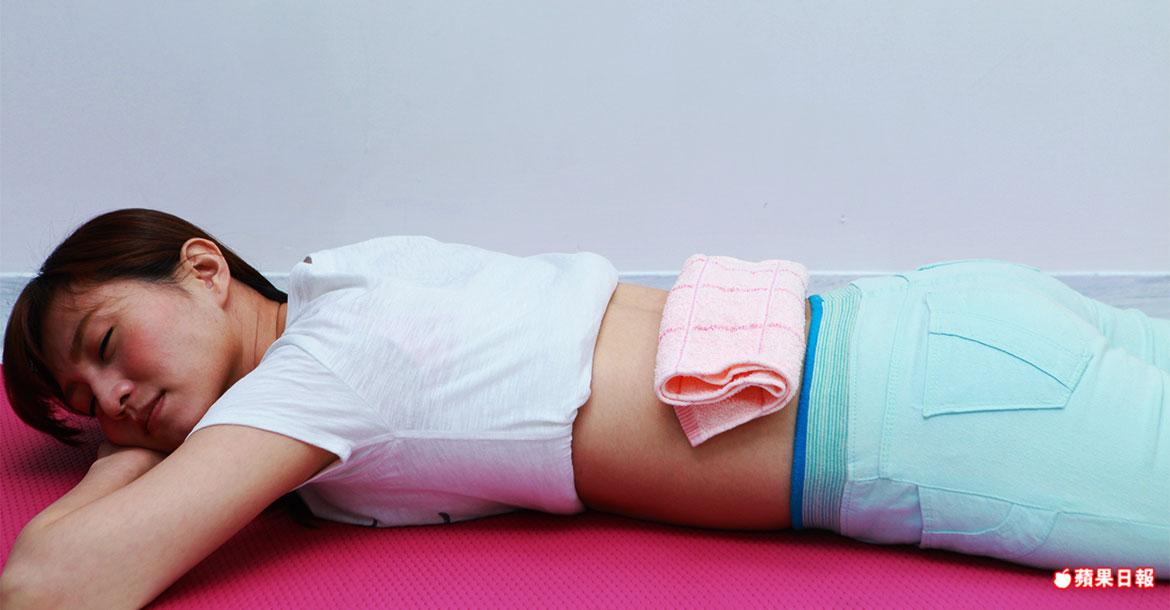 Đắp khăn ấm: C&aacute;ch cực hay thổi bay 10 loại bệnh thường gặp - Ảnh 6.