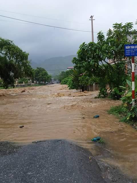 Những hình ảnh và clip khủng khiếp do mưa lũ ở Lào Cai - Ảnh 7.