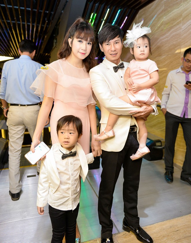 Cuộc sống sang chảnh của c&aacute;c nh&oacute;c tỳ nh&agrave; L&yacute; Hải - Minh H&agrave; - Ảnh 8.