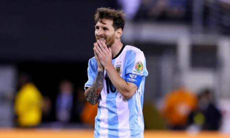 Hàng loạt nhân vật quyền lực quyết giữ Messi lại với Argentina - Ảnh 1.