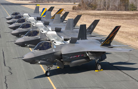Tổng thống đắc cử Mỹ tìm giải pháp thay thế chiến đấu cơ F-35 - Ảnh 1.