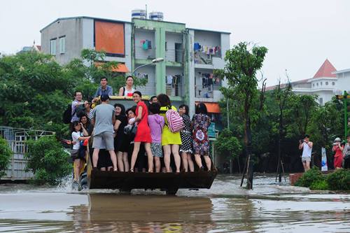 Hình ảnh mới nhất về ngập nặng ở Hà Nội - Ảnh 25.