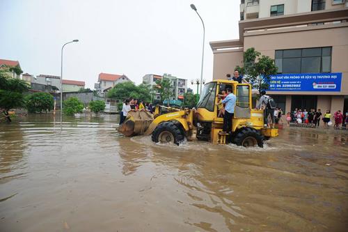 Hình ảnh mới nhất về ngập nặng ở Hà Nội - Ảnh 26.