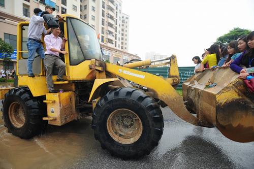 Hình ảnh mới nhất về ngập nặng ở Hà Nội - Ảnh 27.