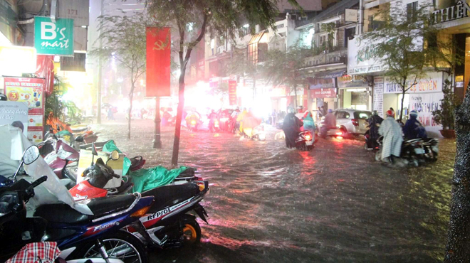 Lãnh đạo TP.HCM: Tôi phải quay vòng vòng 3 giờ mới về tới nhà! - Ảnh 1.