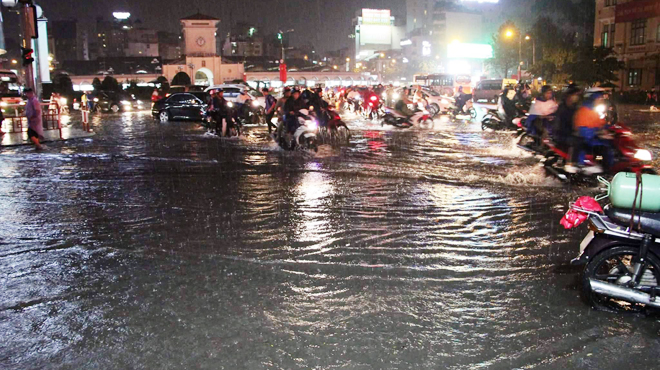 Lãnh đạo TP.HCM: Tôi phải quay vòng vòng 3 giờ mới về tới nhà! - Ảnh 2.