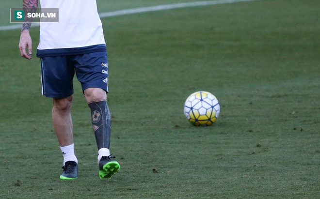 Trở về khoác áo ĐTQG, Messi khoe hình xăm khủng cực khó hiểu - Ảnh 1.