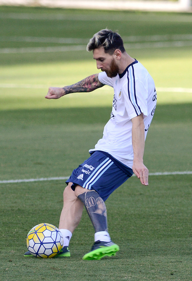 Trở về khoác áo ĐTQG, Messi khoe hình xăm khủng cực khó hiểu - Ảnh 3.