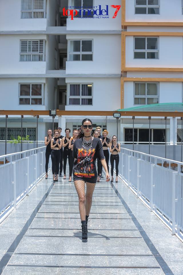 Phần thi gây sợ hãi của thí sinh Vietnams Next Top Model  - Ảnh 2.