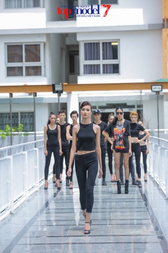 Phần thi gây sợ hãi của thí sinh Vietnams Next Top Model  - Ảnh 3.