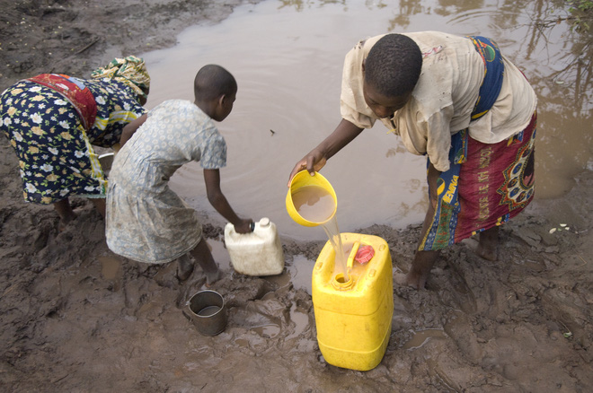 Phát minh rất nhỏ bé này sẽ cứu giúp hàng triệu người trên thế giới đang sống trong cảnh thiếu nước - Ảnh 1.