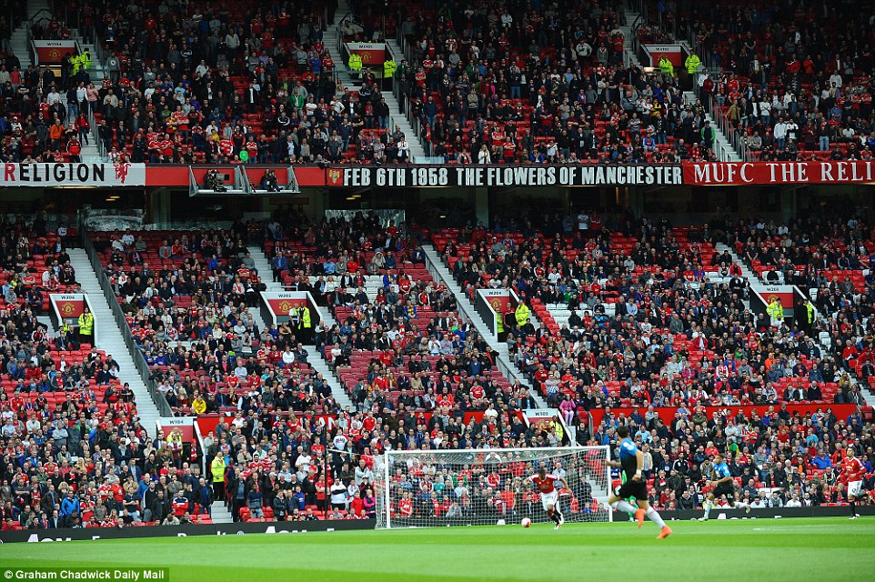 Man United trình diễn, gây thêm sầu cho NHM ở Old Trafford - Ảnh 11.