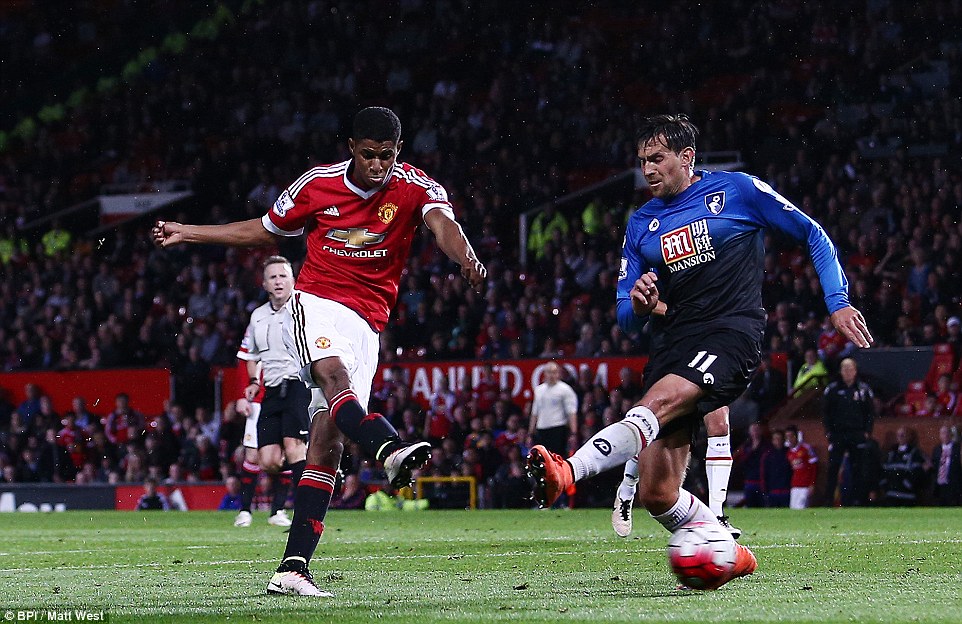 Man United trình diễn, gây thêm sầu cho NHM ở Old Trafford - Ảnh 15.