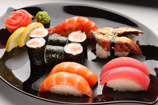 Sự thật tàn khốc đằng sau miếng sushi 1,5 triệu đồng trứ danh của Nhật Bản - Ảnh 1.